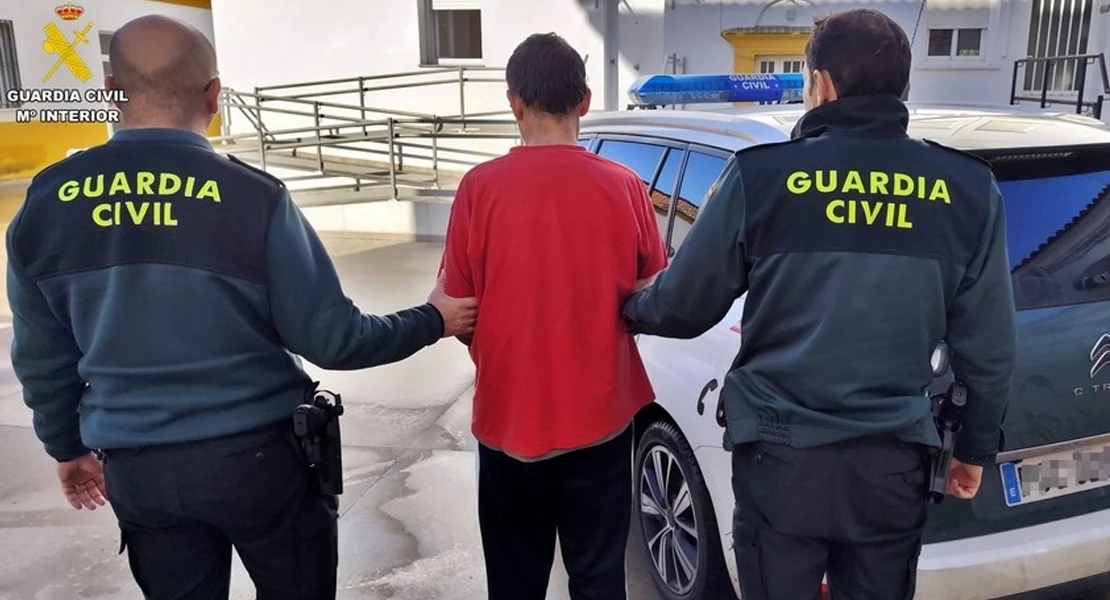 Atraca con un cuchillo cuatro establecimientos en Montijo