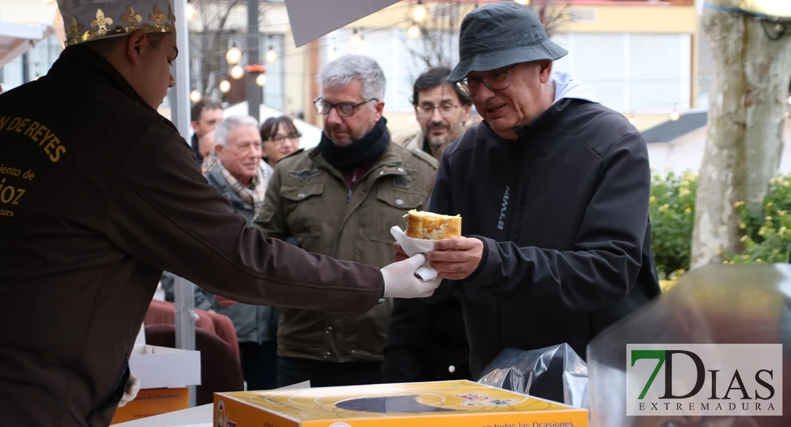 El tiempo da tregua y los ciudadanos disfrutan del tradicional roscón de Reyes en Badajoz