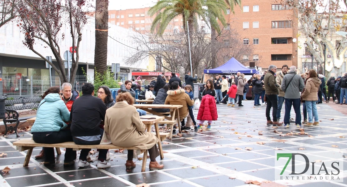 El tiempo da tregua y los ciudadanos disfrutan del tradicional roscón de Reyes en Badajoz