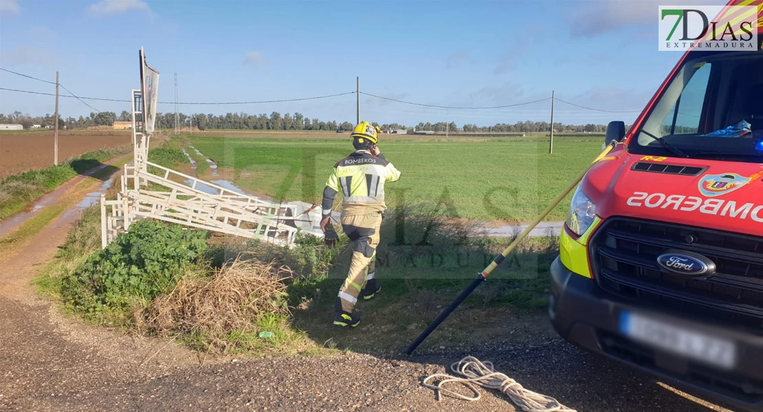 REPOR - La borrasca deja multitud de destrozos en Badajoz