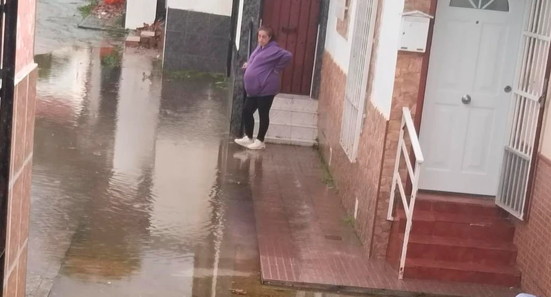 Embarazada de 8 meses y viviendo entre aguas fecales en Badajoz: “Tengo miedo”