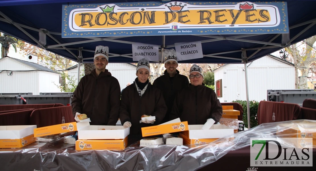 El tiempo da tregua y los ciudadanos disfrutan del tradicional roscón de Reyes en Badajoz