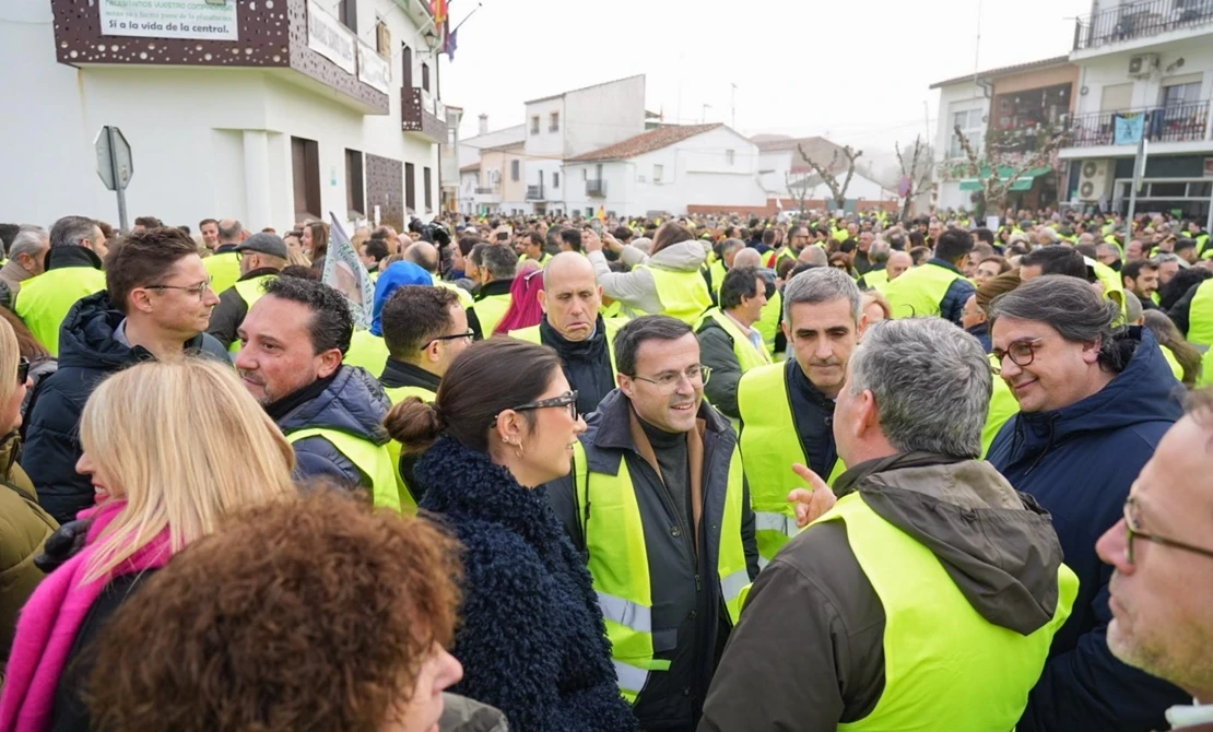 Más de 7.000 personas se manifiestan en contra del cierre de Almaraz