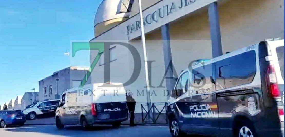 Despliegue policial sin precedentes en el entierro del hombre asesinado en Badajoz