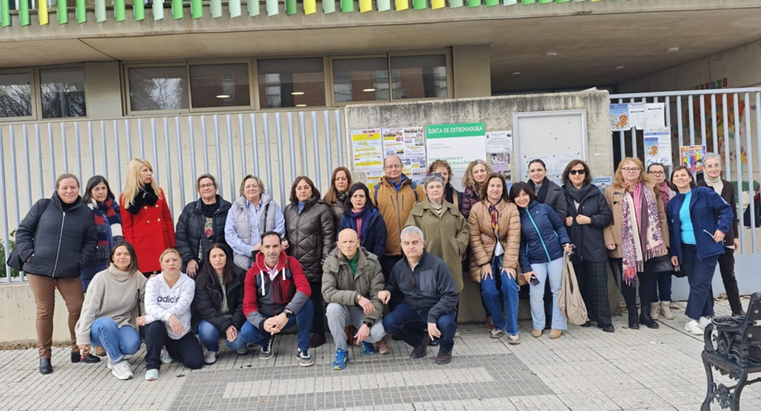 Los compañeros de la maestra denunciada en Badajoz le brindan su apoyo