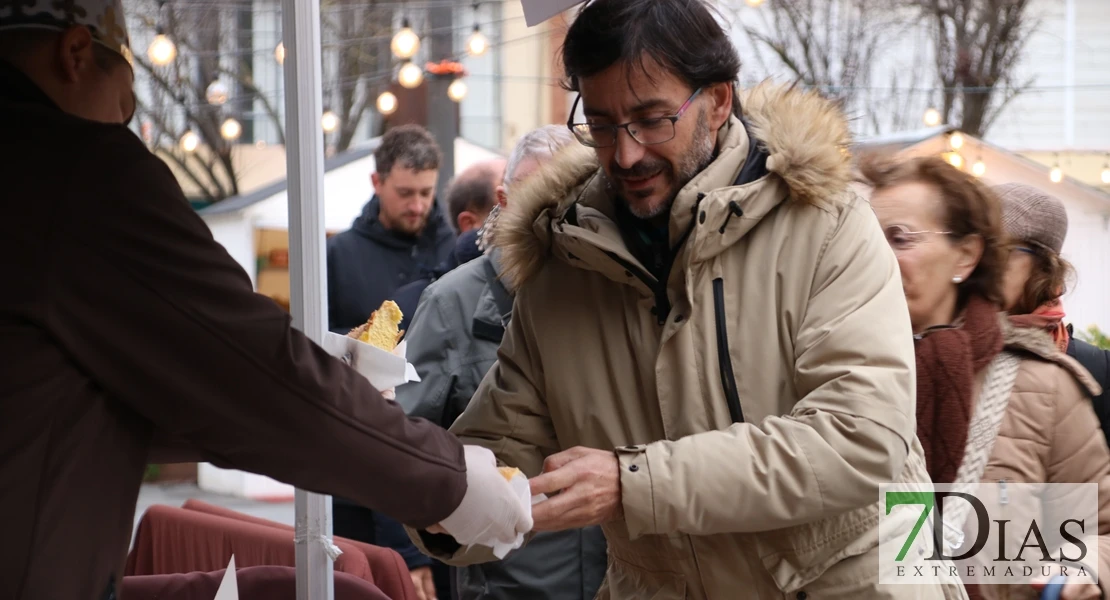 El tiempo da tregua y los ciudadanos disfrutan del tradicional roscón de Reyes en Badajoz