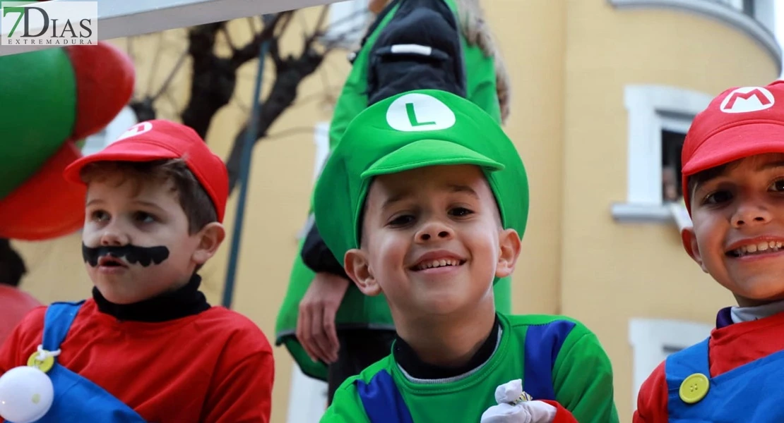 Los Reyes Magos reparten ilusión desafiando al mal tiempo en Badajoz