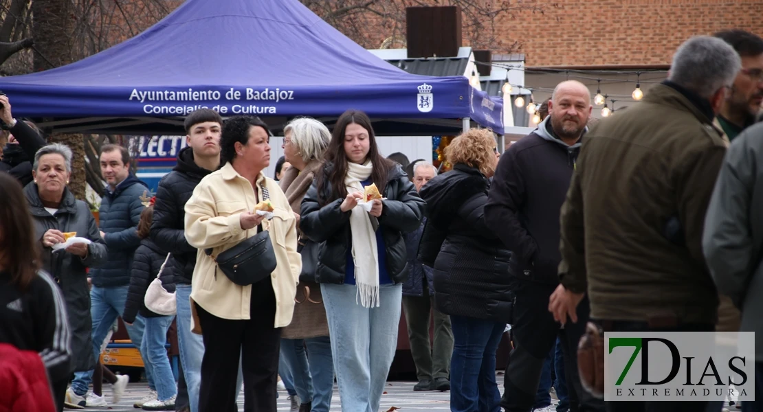 El tiempo da tregua y los ciudadanos disfrutan del tradicional roscón de Reyes en Badajoz