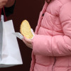 El tiempo da tregua y los ciudadanos disfrutan del tradicional roscón de Reyes en Badajoz