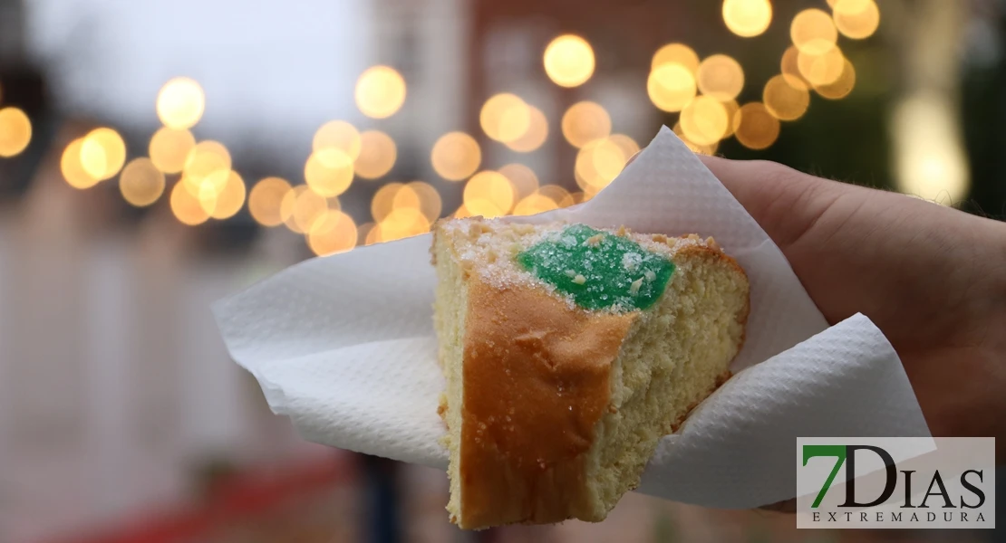 El tiempo da tregua y los ciudadanos disfrutan del tradicional roscón de Reyes en Badajoz