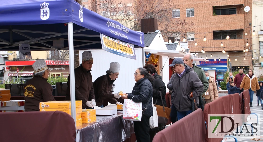 El tiempo da tregua y los ciudadanos disfrutan del tradicional roscón de Reyes en Badajoz