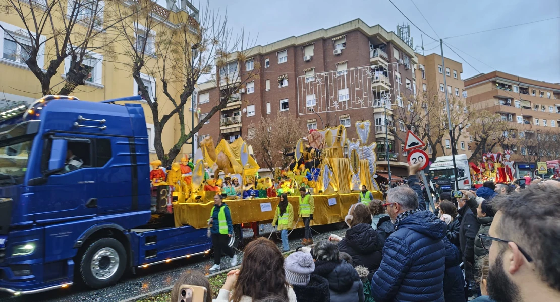 FOTONOTICIA: La cabalgata de Badajoz se celebra a pesar de la lluvia