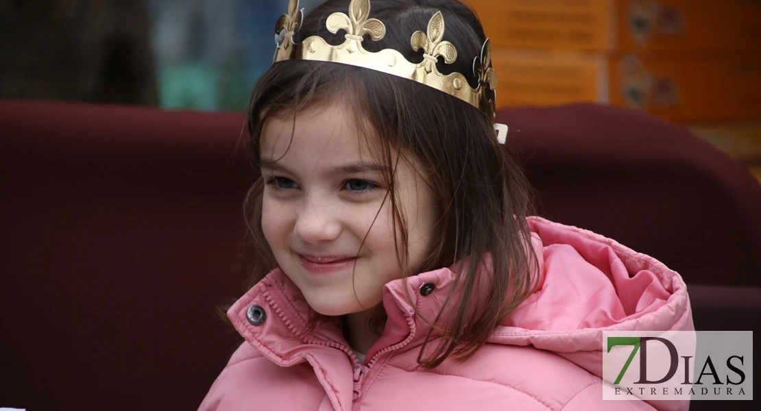 El tiempo da tregua y los ciudadanos disfrutan del tradicional roscón de Reyes en Badajoz