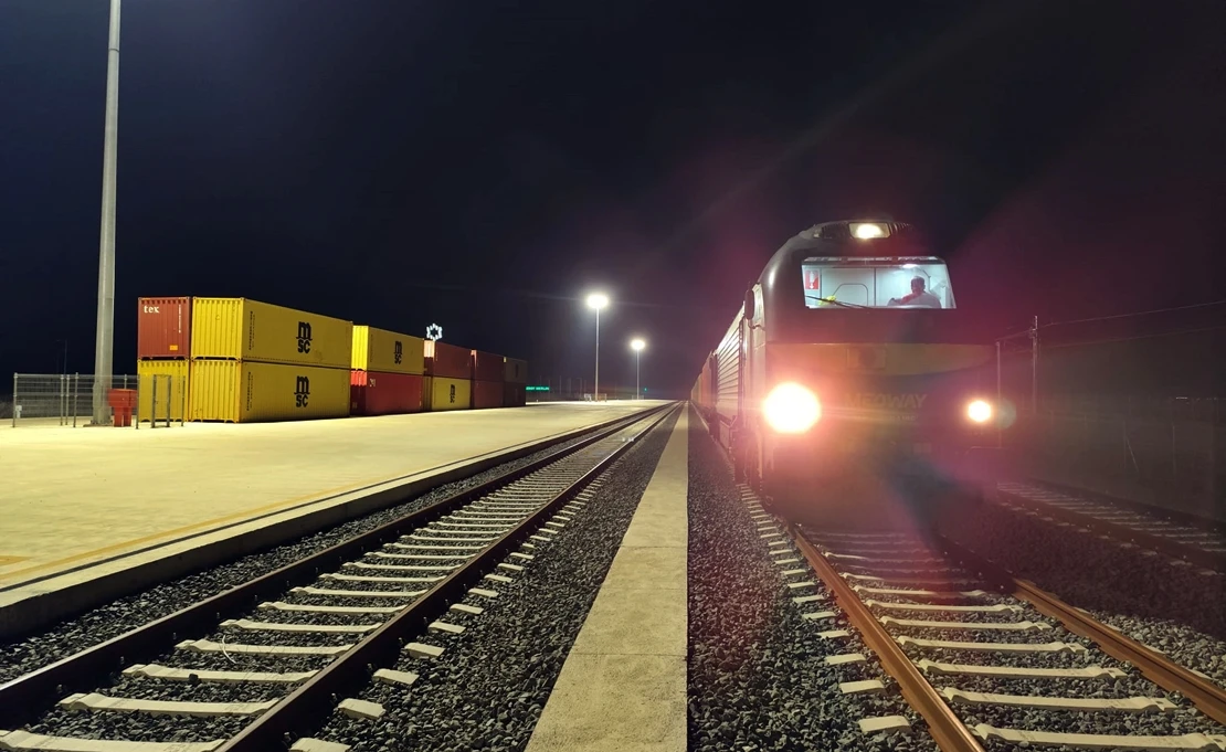 El tren Sevilla-Sines sale desde la terminal ferroviaria de Badajoz