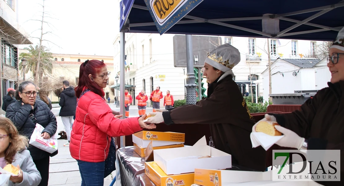 El tiempo da tregua y los ciudadanos disfrutan del tradicional roscón de Reyes en Badajoz