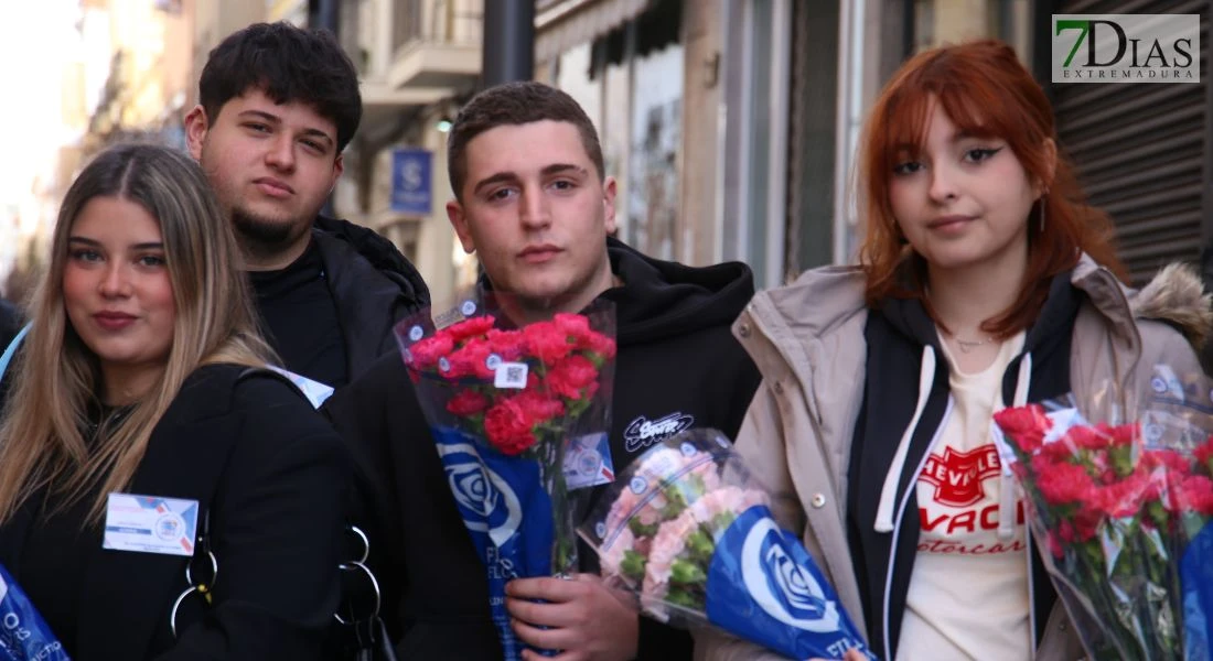 IES Domingo Cáceres y calle Menacho unidos en San Valentín para fomentar el comercio local