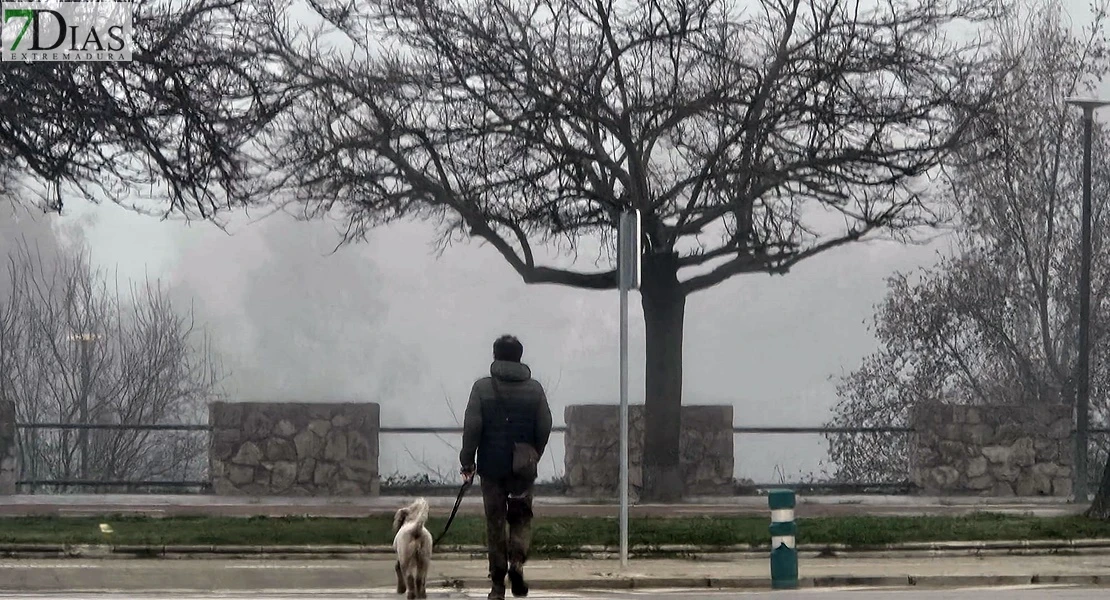 FOTONOTICIA: Un manto de niebla de niebla cubre Badajoz