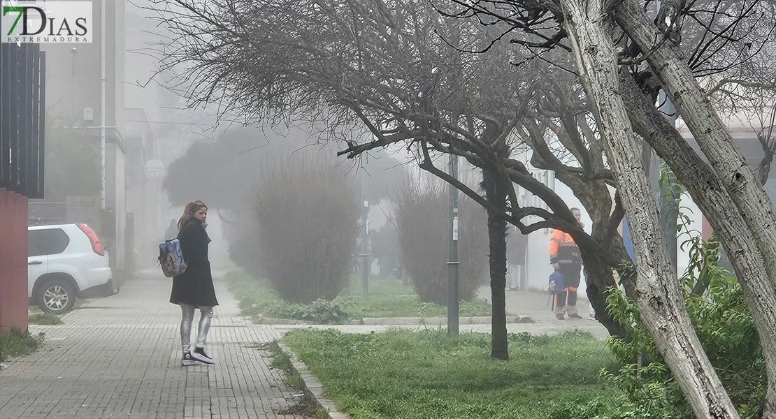 FOTONOTICIA: Un manto de niebla de niebla cubre Badajoz