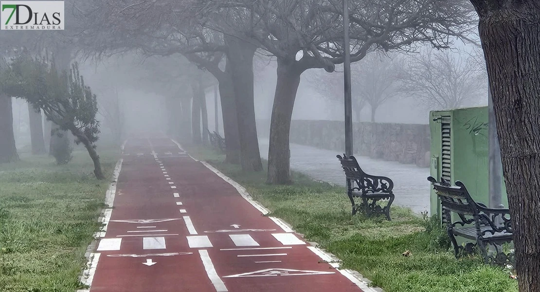 FOTONOTICIA: Un manto de niebla de niebla cubre Badajoz