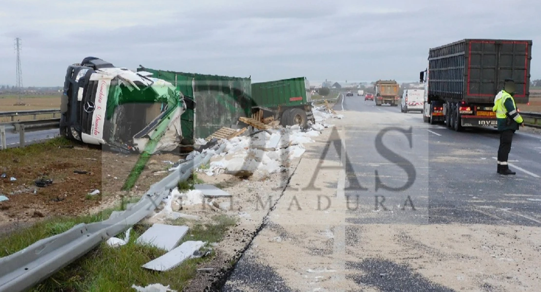 Grave tras accidentarse en la A-5 a la salida de Badajoz