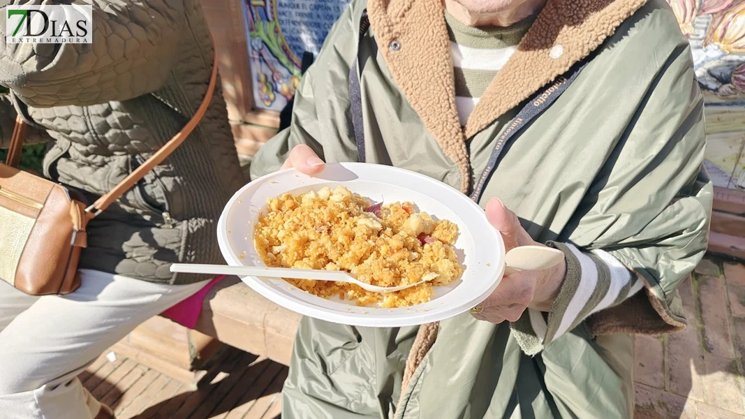 Cola eterna en San Francisco: Badajoz se vuelca con las migas solidarias