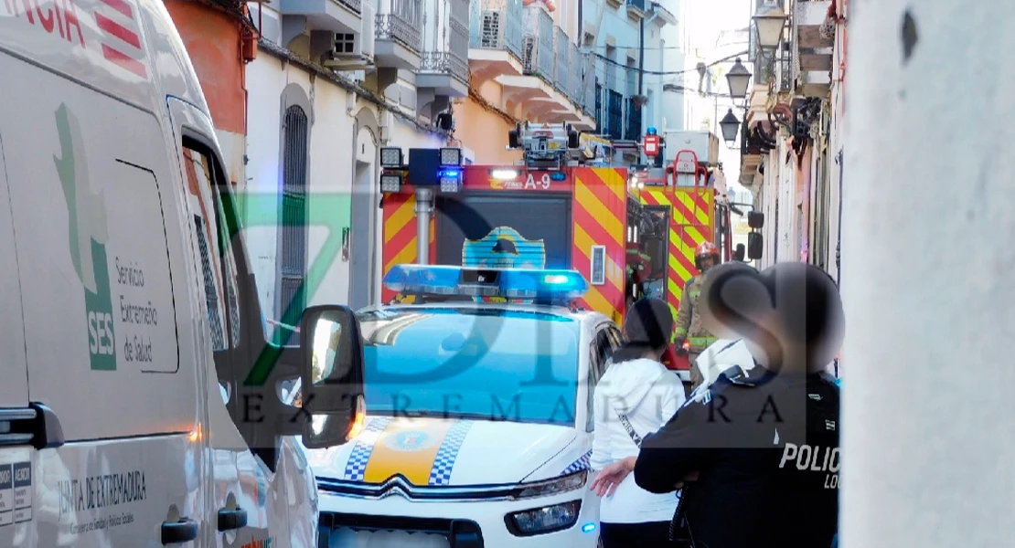 Un incendio en el Casco Antiguo de Badajoz alerta a los pacenses