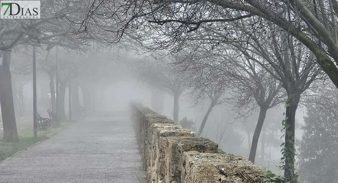 FOTONOTICIA: Un manto de niebla de niebla cubre Badajoz