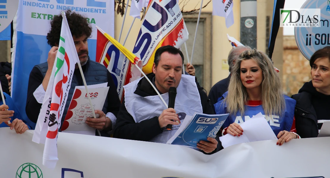 Los sindicatos se manifiestan al grito de “con la salud no se juega” en Badajoz