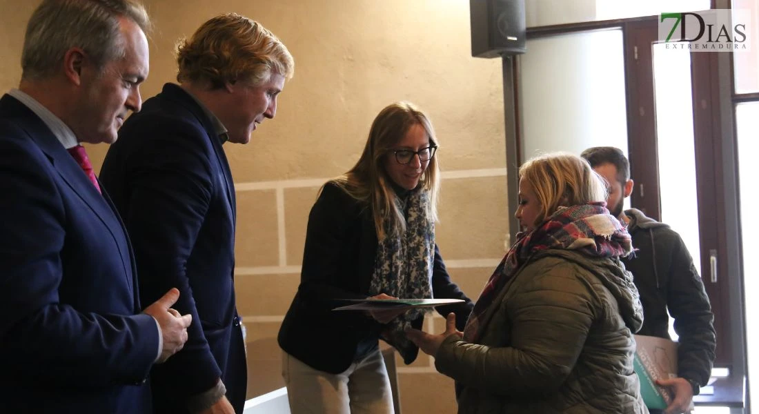 Entregan 40 viviendas rehabilitadas a familias vulnerables en Badajoz