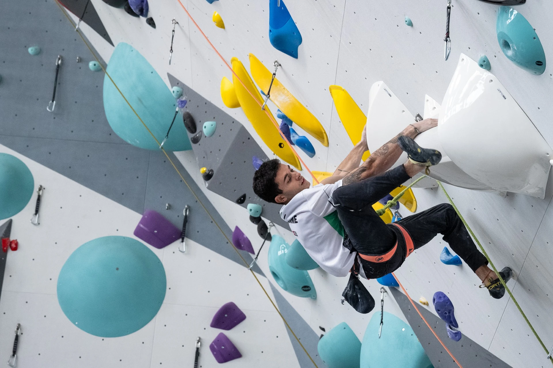 Así es el Rocódromo 'Alberto Ginés', en homenaje al escalador cacereño oro en los JJOO