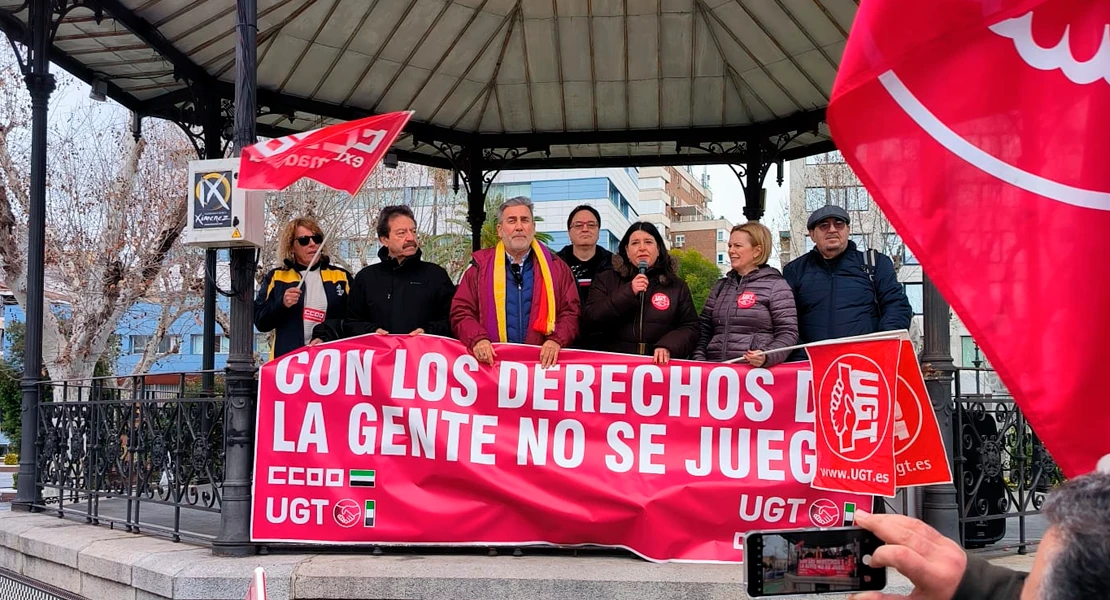 Así ha sido la manifestación de UGT y CCOO en Badajoz