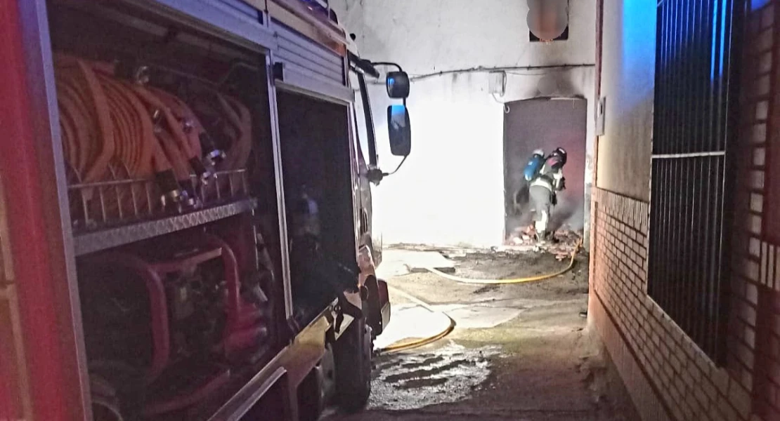 Fallecen un menor y una mujer en un incendio en Extremadura