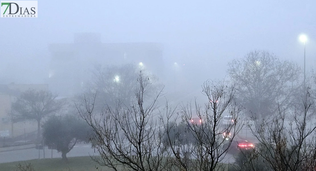 FOTONOTICIA: Un manto de niebla de niebla cubre Badajoz