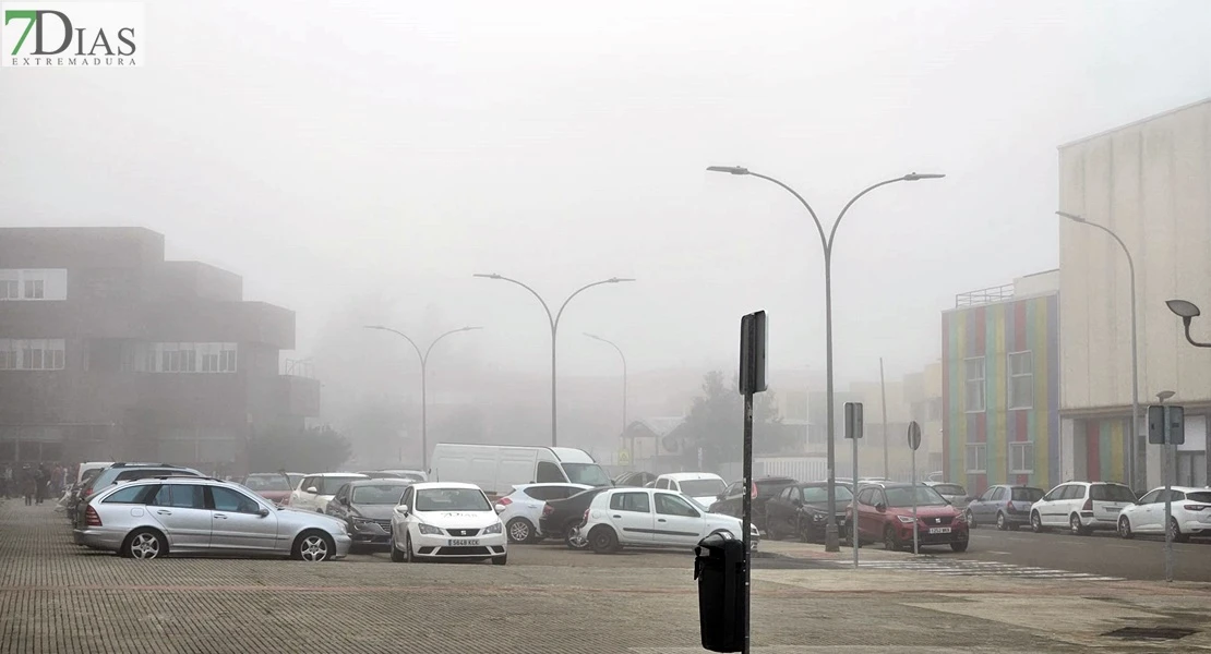 FOTONOTICIA: Un manto de niebla de niebla cubre Badajoz