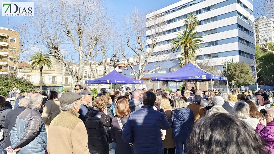 Cola eterna en San Francisco: Badajoz se vuelca con las migas solidarias