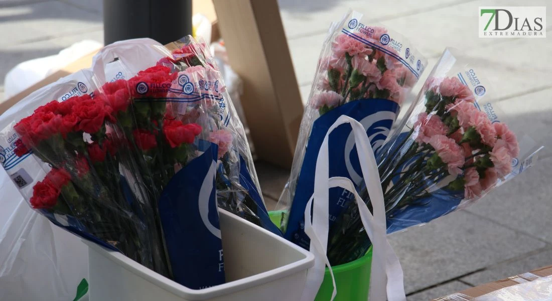 IES Domingo Cáceres y calle Menacho unidos en San Valentín para fomentar el comercio local