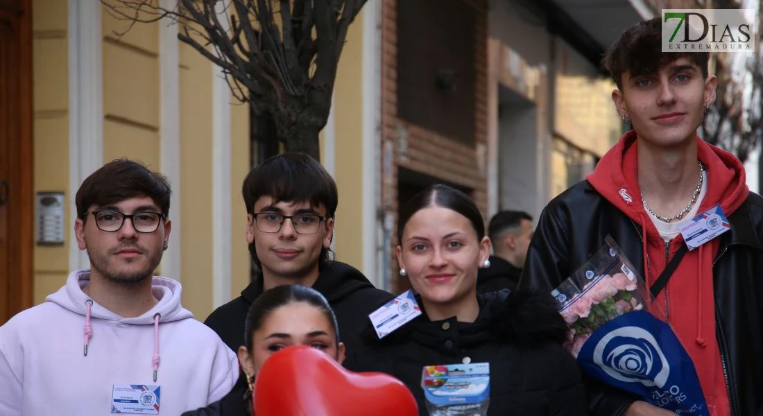 IES Domingo Cáceres y calle Menacho unidos en San Valentín para fomentar el comercio local