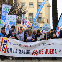 Los sindicatos se manifiestan al grito de “con la salud no se juega” en Badajoz