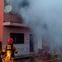 Alertan a los Bomberos y la Policía por un incendio en una casa de Moraleja