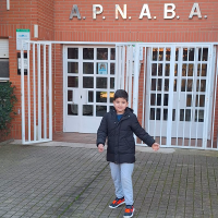 Consiguen que Hugo, el pequeño de Badajoz con autismo severo, entre en Apnaba