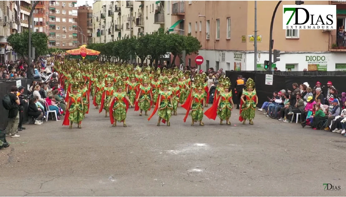 Finalmente no costará dinero ver el Gran Desfile del Carnaval de Badajoz sentado