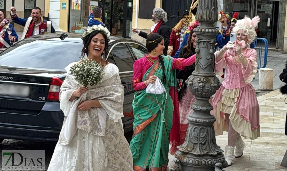 Boda carnavalera en Badajoz: ¡acho que se casa Menacho!