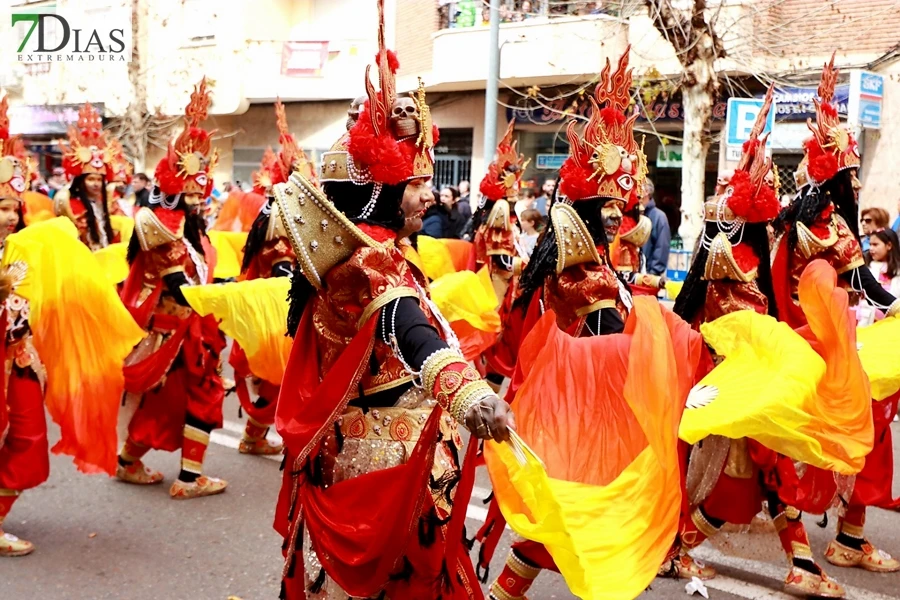 El mejor ambiente para llegar al ecuador del Carnaval de Badajoz está en San Roque