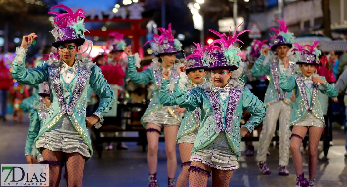 La lluvia no frena el desfile infantil: búscate en las mejores imágenes I