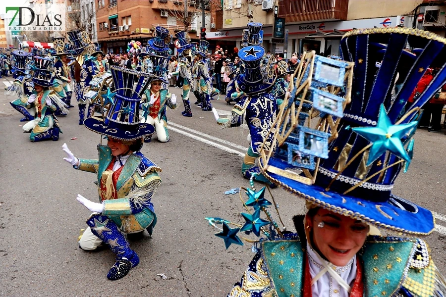 El mejor ambiente para llegar al ecuador del Carnaval de Badajoz está en San Roque