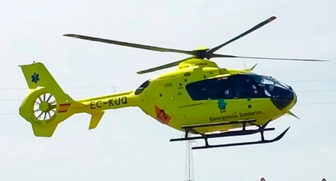 Trasladan en helicóptero a un joven motorista tras sufrir un accidente en Valencia de Alcántara