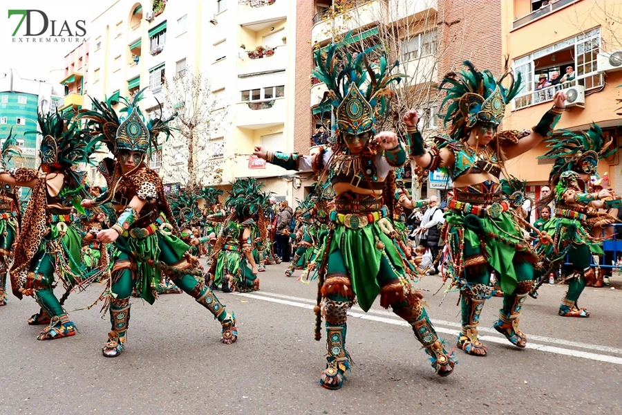 El mejor ambiente para llegar al ecuador del Carnaval de Badajoz está en San Roque