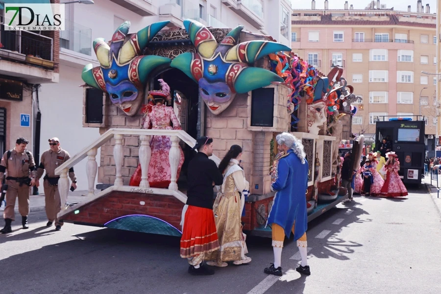 El mejor ambiente para llegar al ecuador del Carnaval de Badajoz está en San Roque