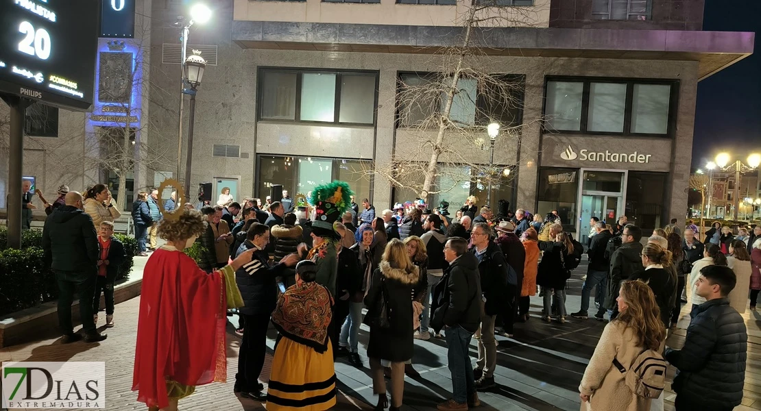 Así ha sido la inauguración de las tres nuevas placas del Paseo del Carnaval de Badajoz