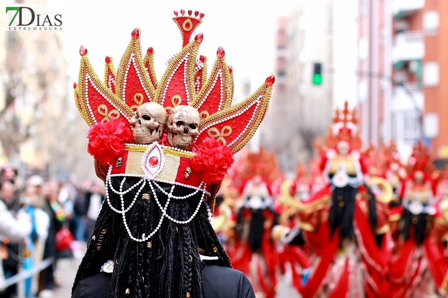 El mejor ambiente para llegar al ecuador del Carnaval de Badajoz está en San Roque